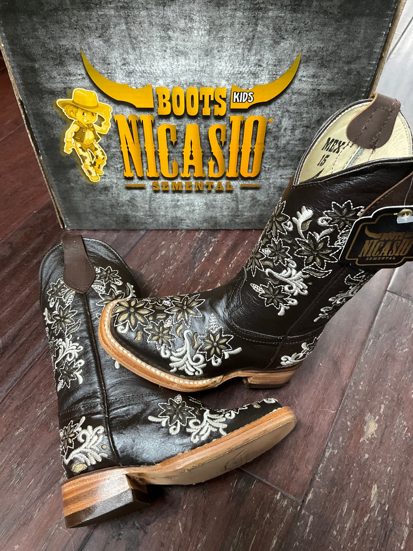 Nicasio boots Niña Girasol laser cafe