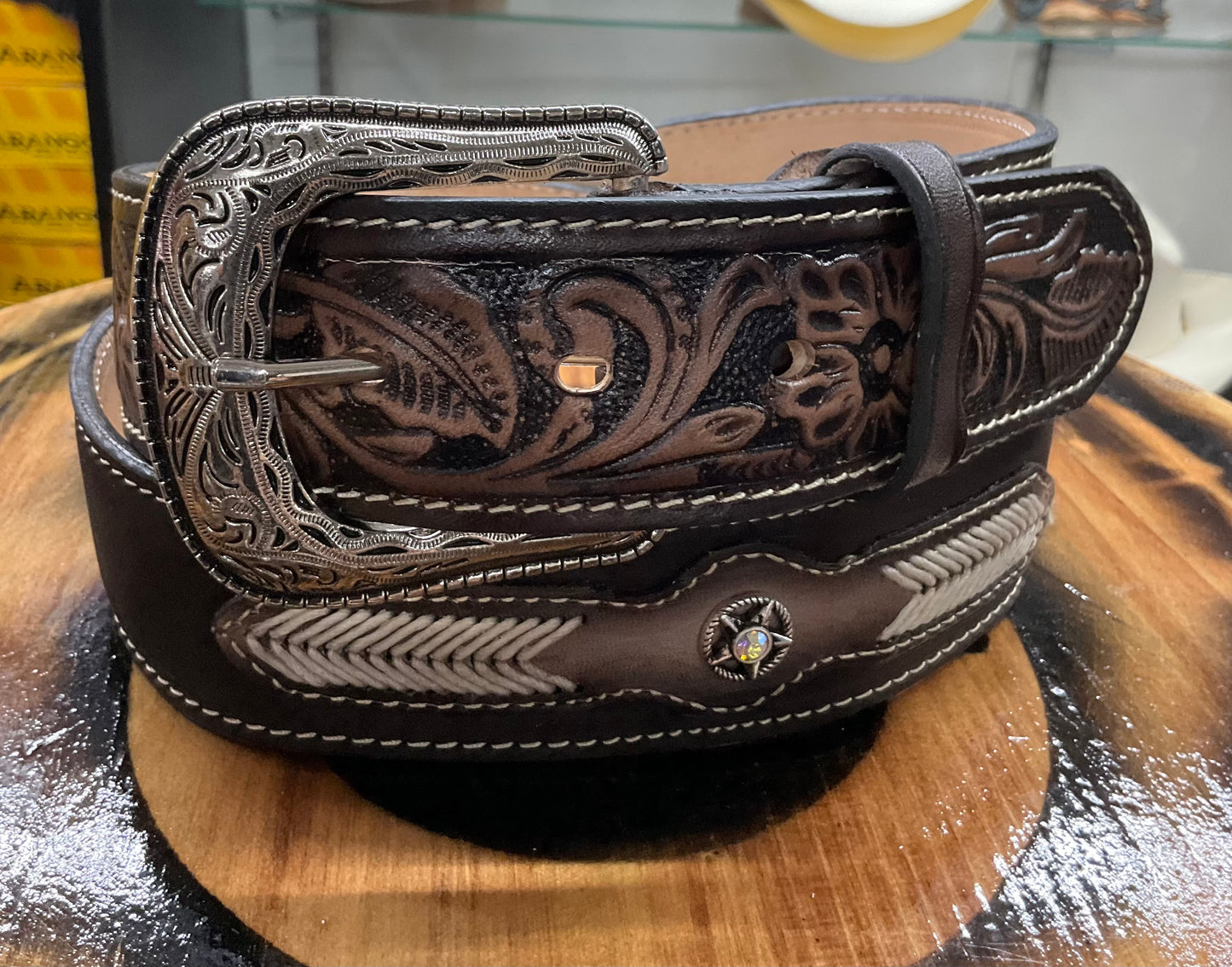 Men belt leather brown suede cincelado Estrella ( Cinto de hombre gamuza conchos Estrella )