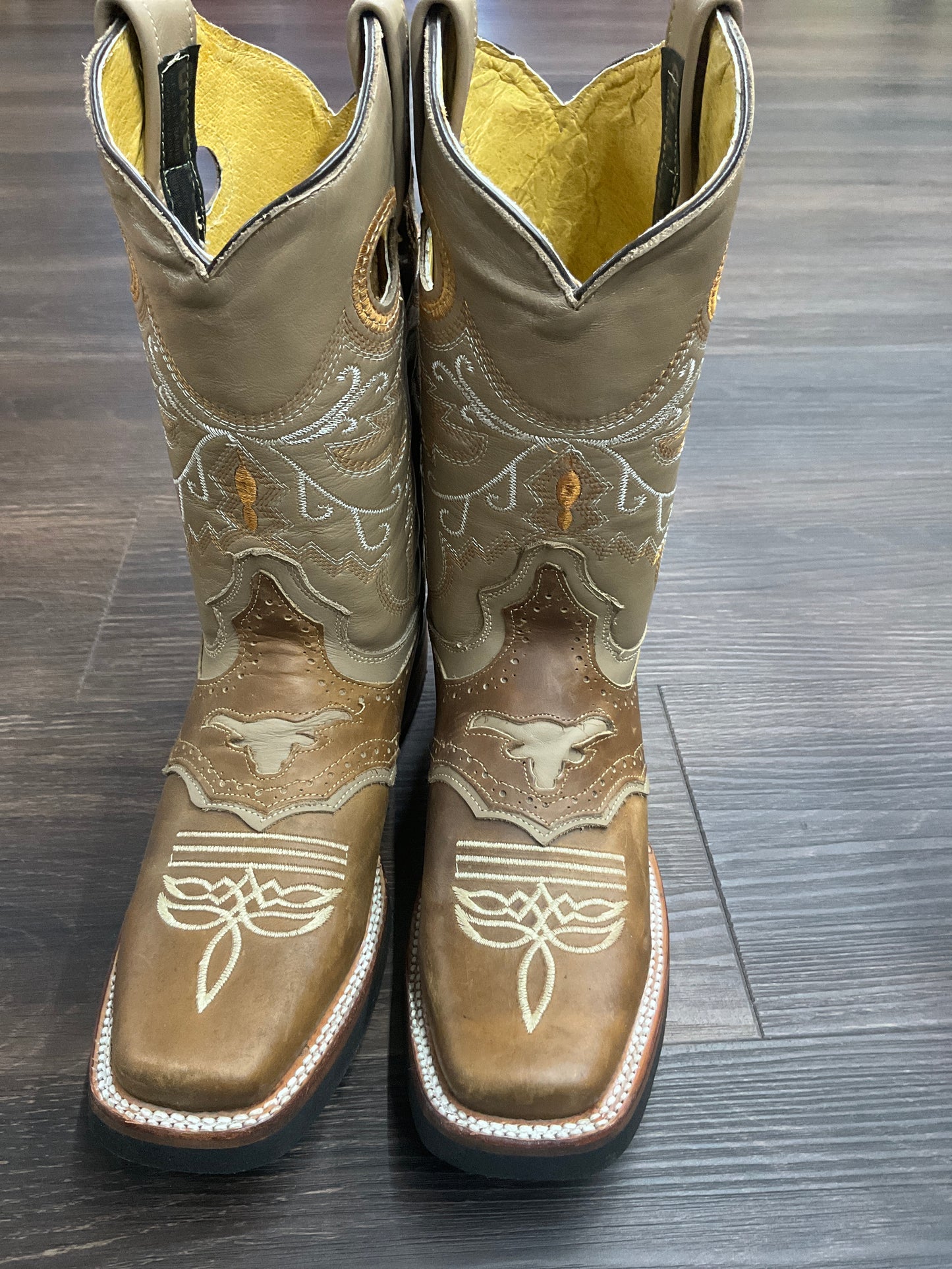 Ok corral young boy rodeo ( suela de hule diseño de Torito )