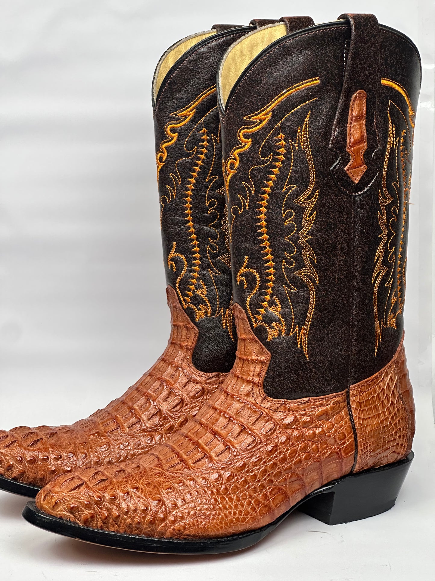 Arango Exotic alligator back cognac semi-oval men’s boots