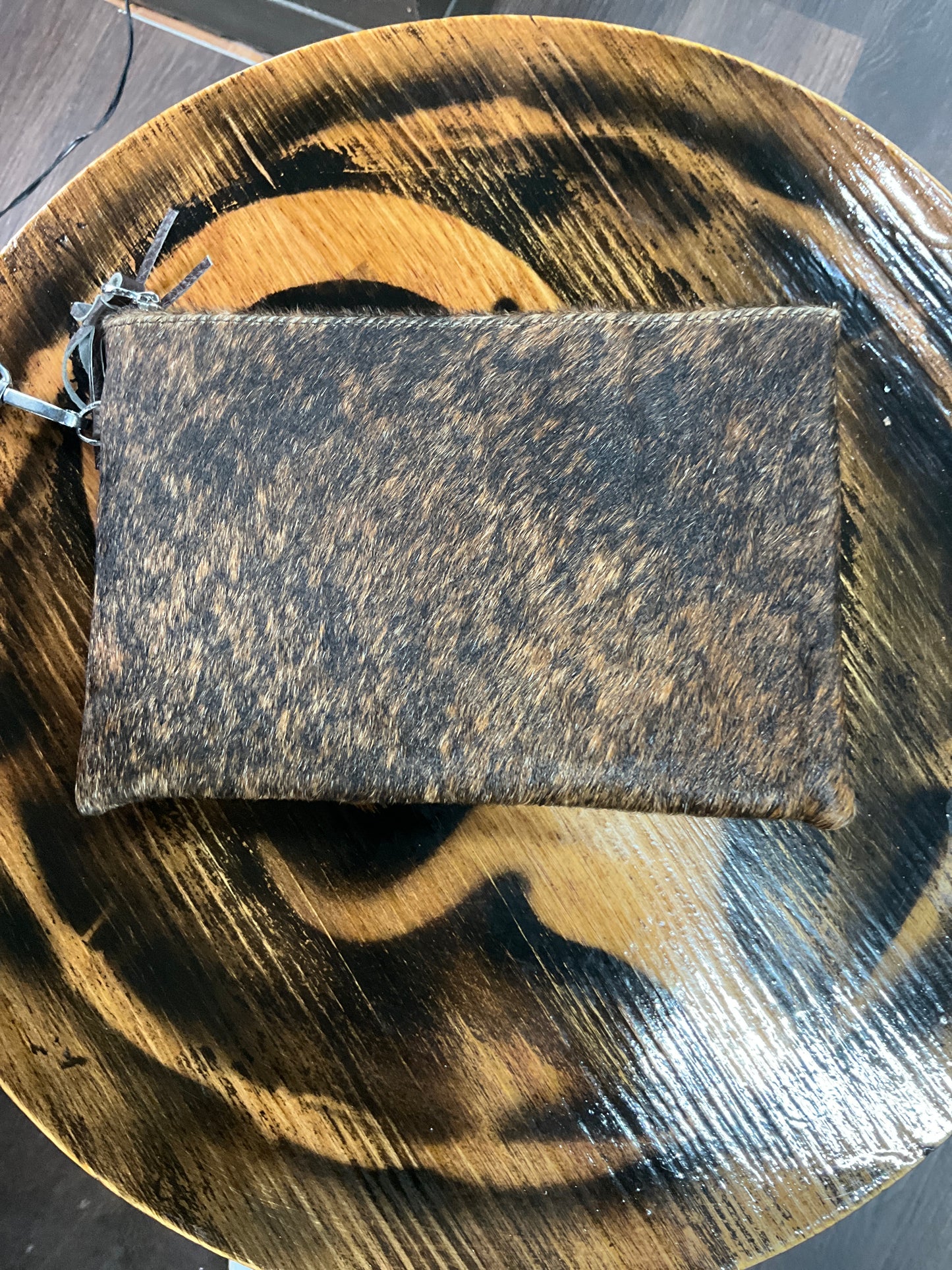 Wristlet  cowhide bag (Cosmetiquera pelo de vaca )