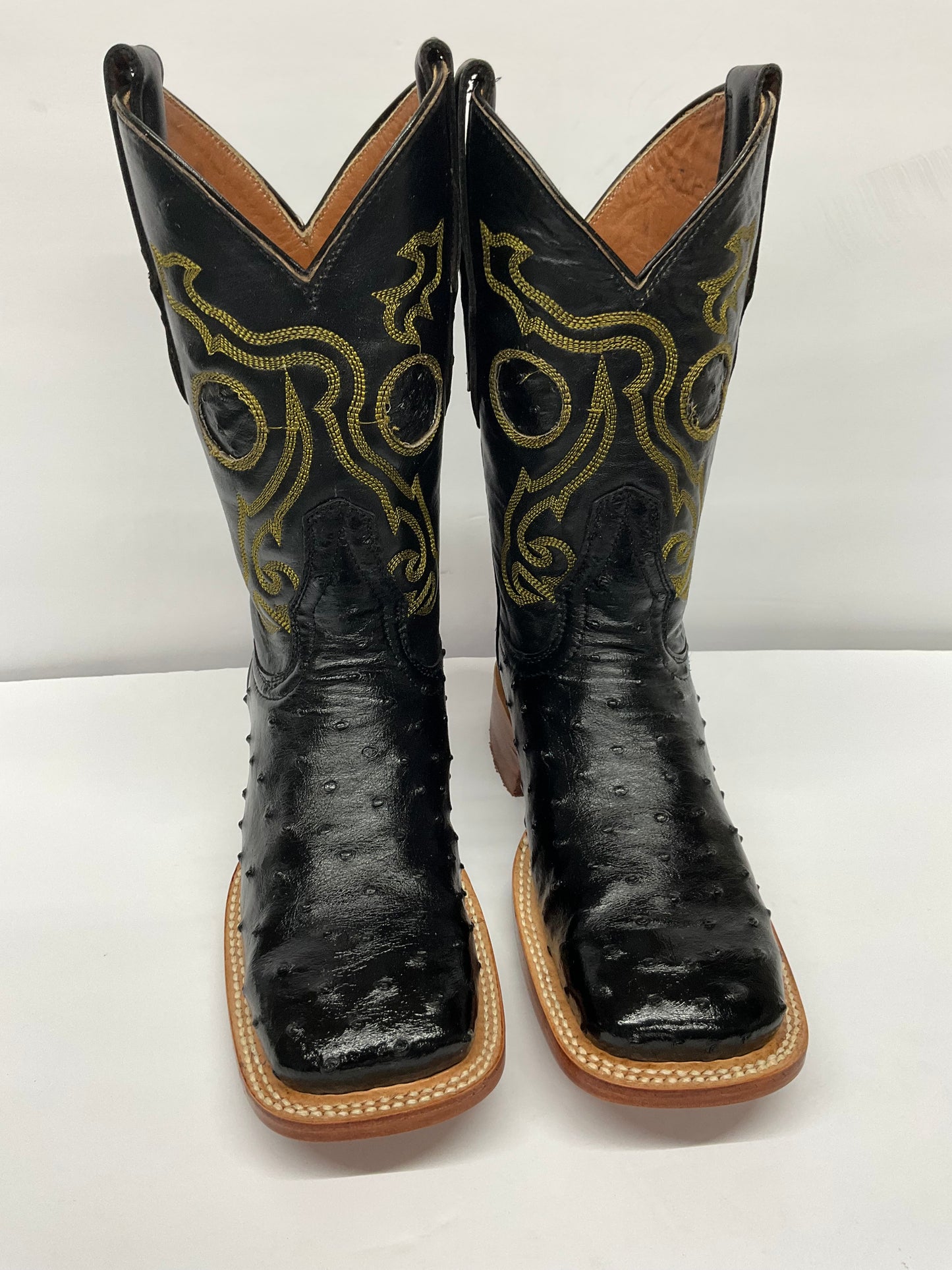 Ostrich black (avestruz negro ) the stage coach young size exotic boot pro-rodeo