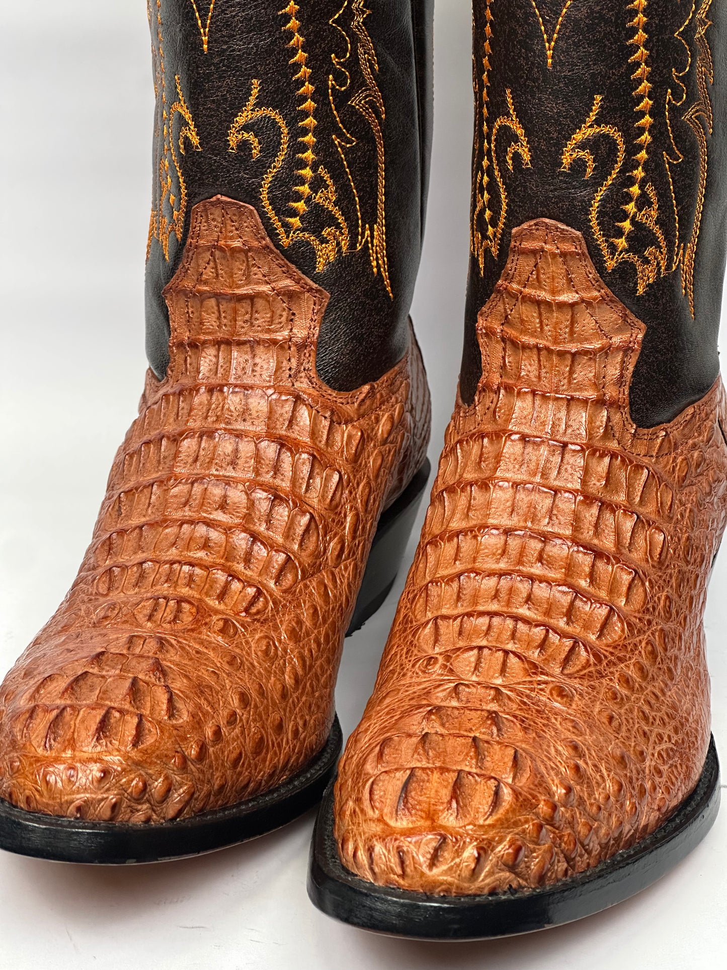 Arango Exotic alligator back cognac semi-oval men’s boots