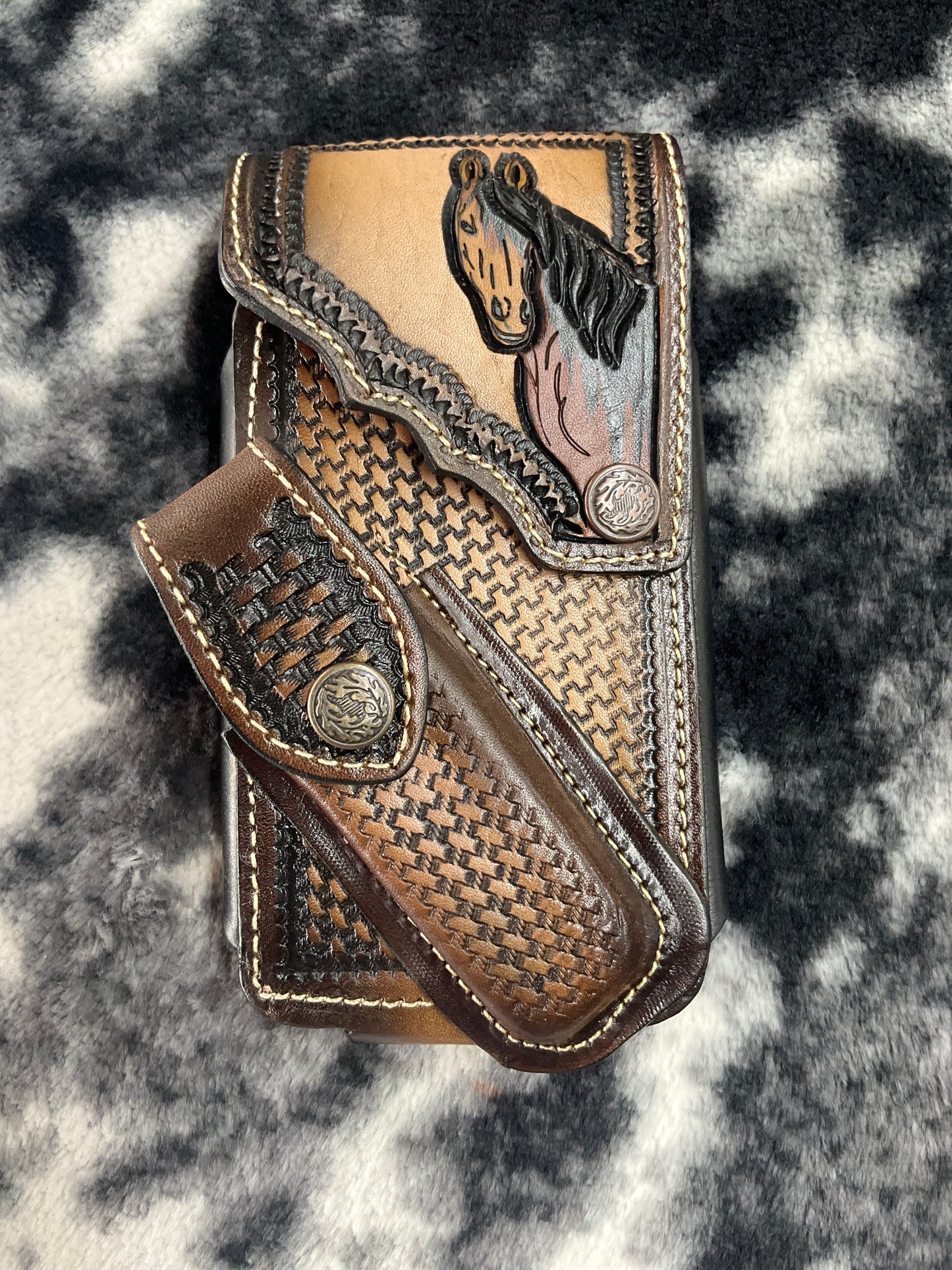 Cell phone case & knife (Funda para celular y Navaja cinceladas )