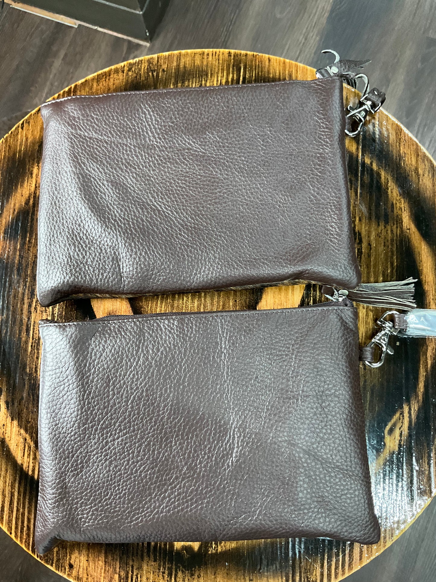 Wristlet  cowhide bag (Cosmetiquera pelo de vaca )