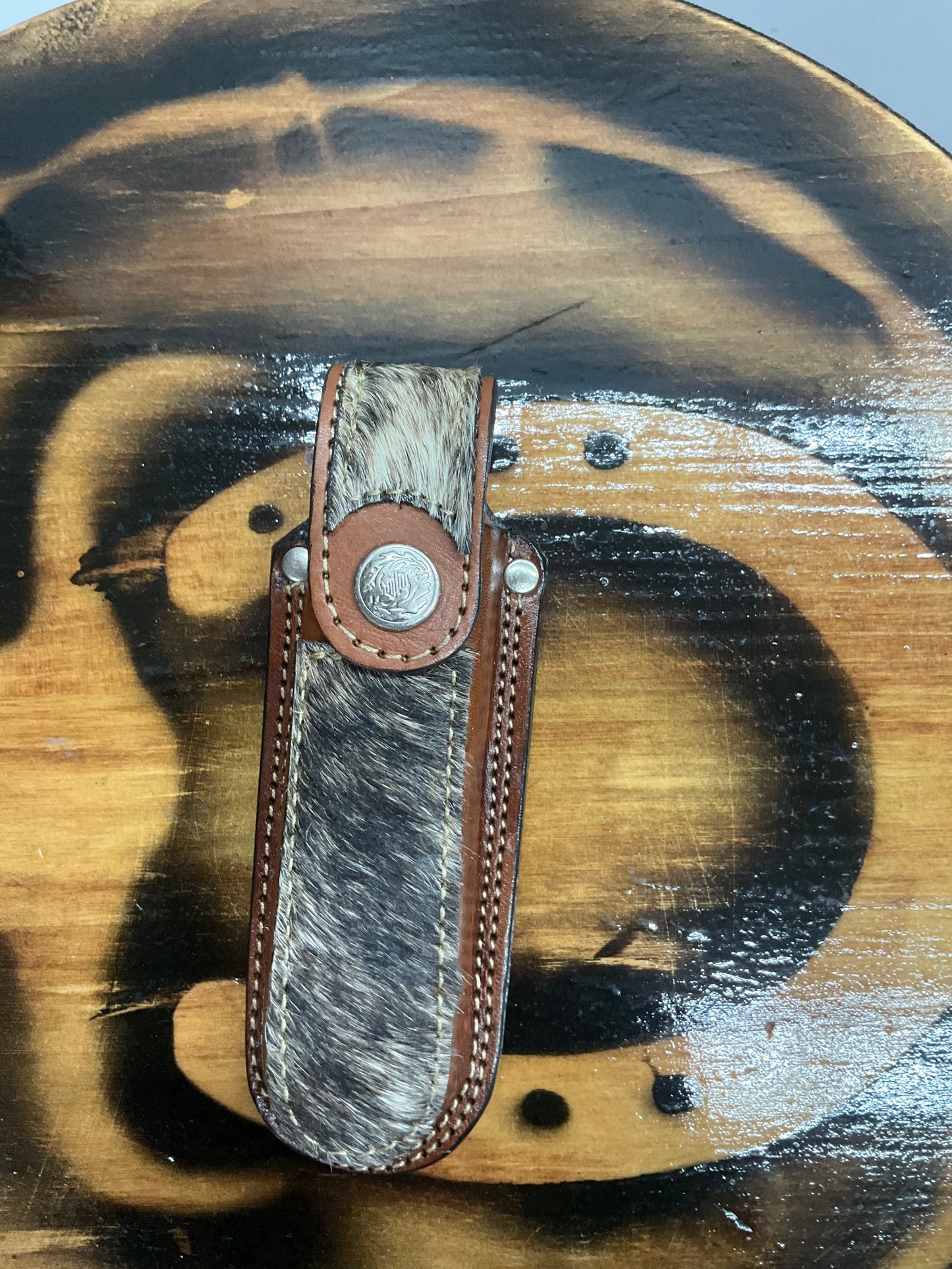 Funda para navaja pelo de vaca y print tabaco y negra